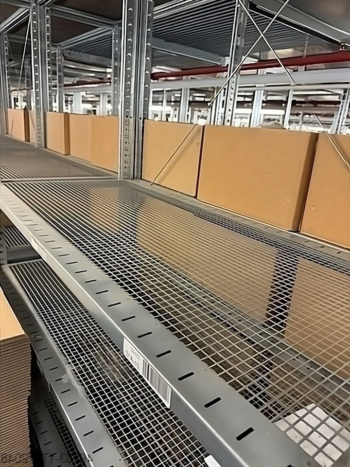 Rack de stockage d'occasion SSI Schäfer R 3000 8m x 1.206m