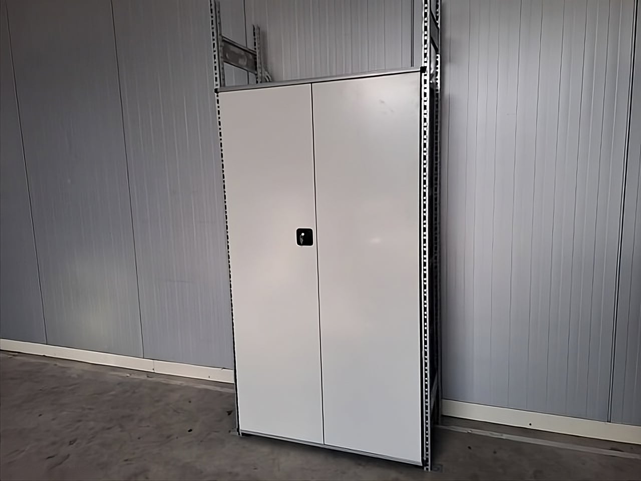 Rack de stockage d'occasion SSI Schäfer Rayonnage Plug-in SSI Schäfer R3000 / Porte à deux battants 1785mm x 994mm